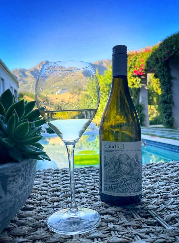 PrakashPatel_1's tweet photo. Today was a long day. So nothing better than ending it with a bottle of #CloudFall bottle and a view to rest and rejuvenate the soul #LoveFranschhoek @rambowine @hautespoir
Haut Espoir Rob Armstrong and Erica Armstrong https://t.co/ZbvcfEpp6q