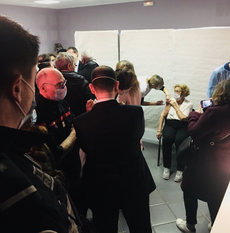 PhilippeHuppe's tweet photo. 💉Une journée sur le terrain avec le @Prefet34 
2 centres de vaccination : #Cessenon et de @VilleBedarieux .
Des élus engagés et une admini. qui collabore avec la clinique des 3 Vallées : gages de réussite !
25 000 vaccinés dans le 34 ❗️
@LamineGharbi34 @groupecapsante @GrandOrb https://t.co/pSlaWGRvoB