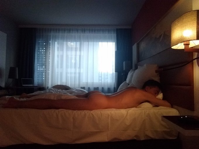 2 pic. Come to see my new video in a hotel bedroom.....
https://t.co/6ZcPfh9X6j https://t.co/W5sCGvm