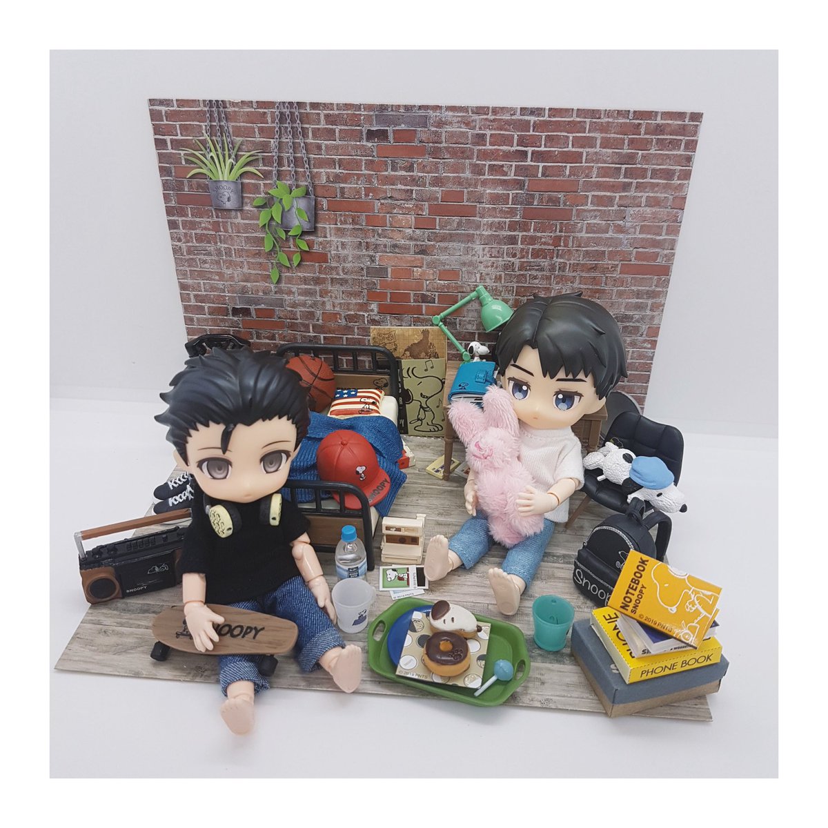 alpacaxfactory's tweet photo. จัดเสร็จแน้วก็วางเด็กๆลงไป ตัวใหญ่กว่าฉากแน้วๆๆ ล้นบ้าน คงต้องซื้อบ้านใหม่ละ 555 #kai #sehun #obitsu11 ปล. มีกระดาษที่เป็นวอลเปเปอร์แล้วก็พื้นแถมมาในกล่องด้วยฮับ 

โดยรวมเป็นพร็อพที่ชอบมาก ใครกำลังมองหาพร็อพสำหรับเด็กๆที่สมจริง มีหลากหลายธีม #rement ตอบโจทย์มากๆ 👍👏👌 https://t.co/NkombWaS4j