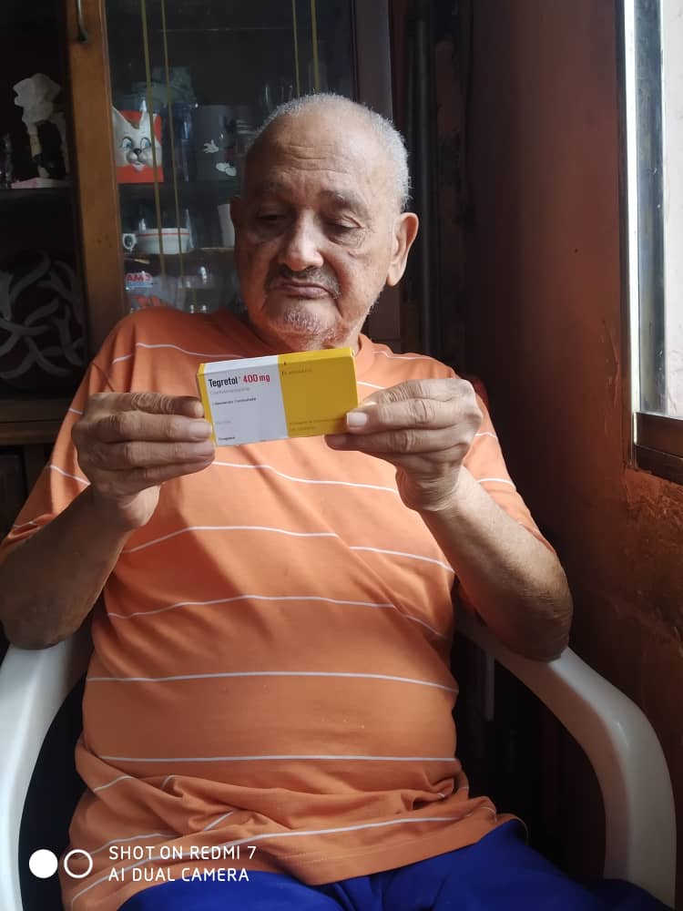 dar39ling's tweet photo. Como hay que cumplir con mis abuelos entregando hoy #Meformina y #Diosmina #Donacion de @alexagomez2000 y tegretol comprada por la señora Wilma, para el galán del grupo #Seguimos https://t.co/ail6b4CsAp