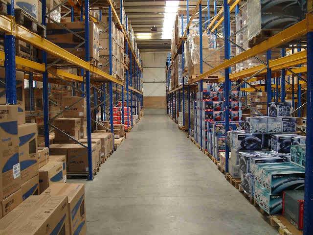 PeterPsquare's tweet image. Giveaway or Awoof? 

Can somebody explain to me why i now own a warehouse filled with home appliances and gadgets including over 100 iPhone 12 Pro?💻🎙🖥🎧📱📸🎛🎮📻📺📹⌚️⌨️ Everything 90% off just Go to  zipAwoof.com 
Follow @zipawoof on all social median platforms!👍🏾