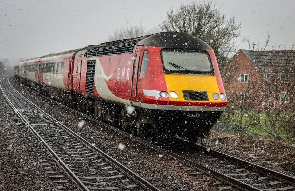 alanlmsca's tweet image. #YesEMR Doing some shopping and local walk exercise and captured one of you amazing HSTs doing what it does best, whatever the weather.