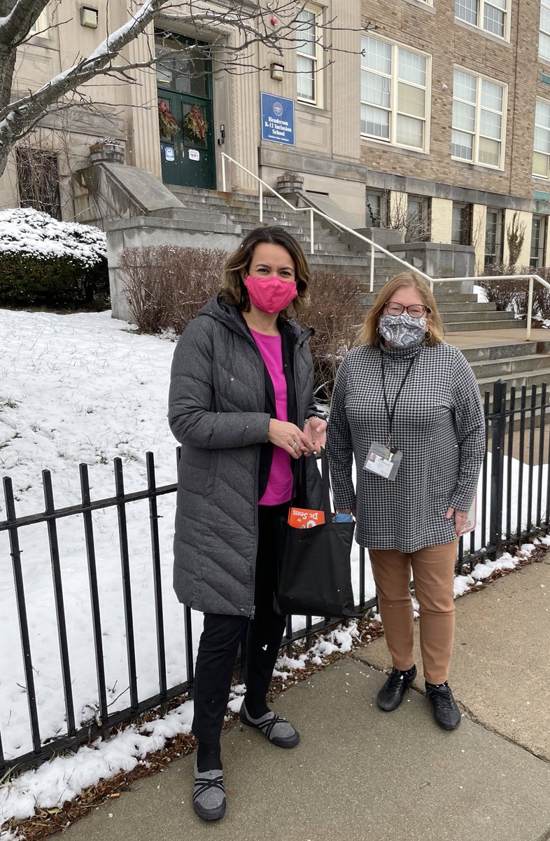 AnnissaForBos's tweet photo. This afternoon, I stopped by the Henderson School to drop off their donations from my birthday book drive for BPS Librarians. We need a full time librarian in every school. #citykidsread https://t.co/XXthgjB9vI