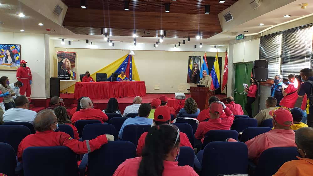 eduardopiate2's tweet photo. Hoy en el Complejo Refinador Paraguaná (CRP) realizamos asamblea con los CPT y sindicato, entregamos certificados a los CPT de esa instalación de @PDVSA y a l@s trabajador@s que pasaron el curso del Método Táctico de Resistencia Revolucionaria (MTRR) https://t.co/ZZgeiWJxbO