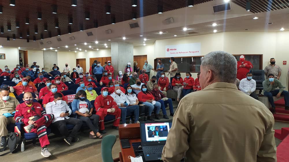 eduardopiate2's tweet photo. Hoy en el Complejo Refinador Paraguaná (CRP) realizamos asamblea con los CPT y sindicato, entregamos certificados a los CPT de esa instalación de @PDVSA y a l@s trabajador@s que pasaron el curso del Método Táctico de Resistencia Revolucionaria (MTRR) https://t.co/ZZgeiWJxbO