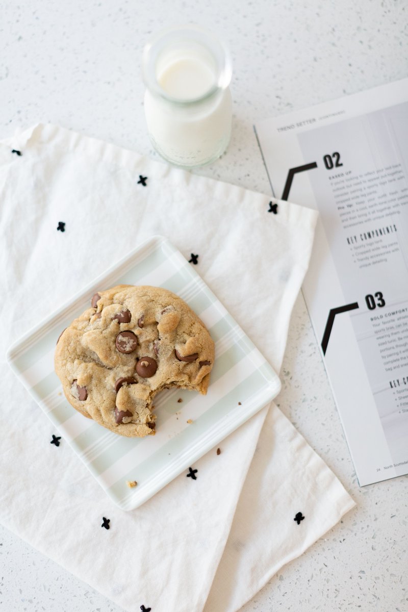 CumminsRealtor's tweet image. Who stole the cookie from the cookie jar? Who, me? Okay, fine… but only because it was chocolate chip cookie fresh out of the oven 🍪 . I just can’t resist! What’s your favorite kind of cookie? #JustForFun #CookieThief #ShareWithMe