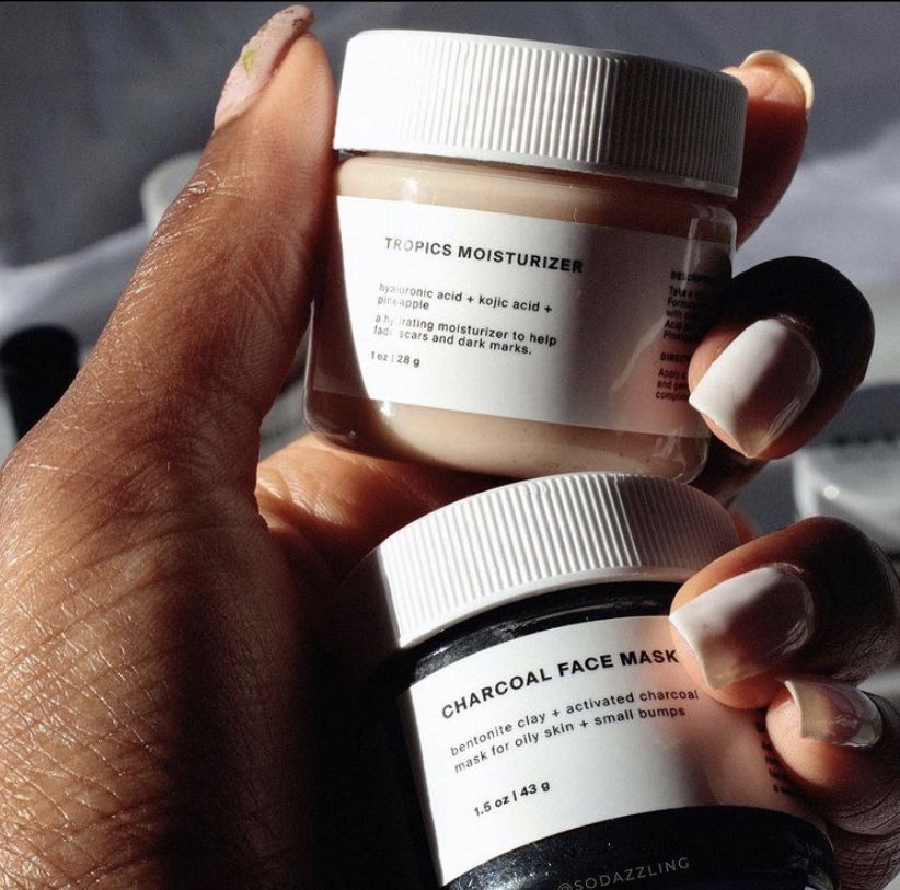 Today’s brand run-through of the day is dedicated to my drug store hotties who love a good glow without having to break the bank, introducing  @rosenskincare. The current  IT girls for Acne PURRRRRRR.[A Thread]  ONWARD –