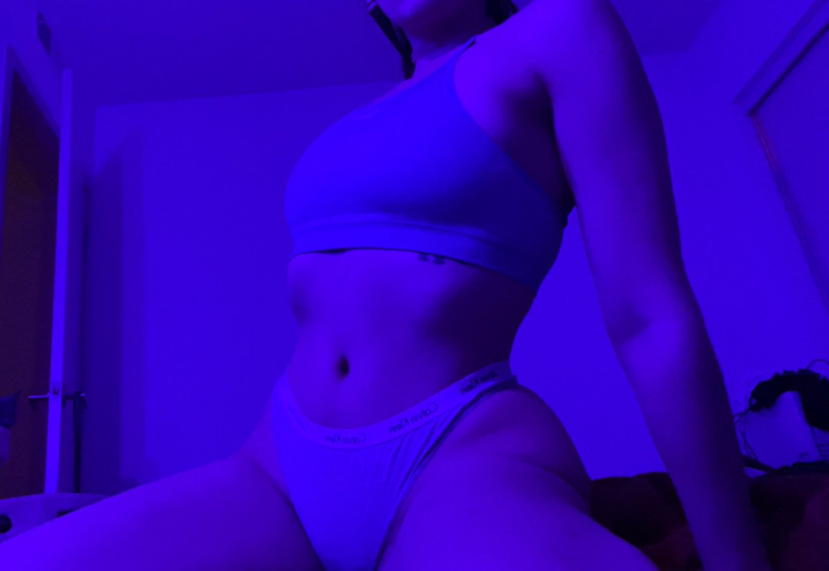 AlexisToria's tweet photo. Who wants to join My rounds group?

Like, RT, and comment to be added....or even DM me. 💗✨☀️

• finD findom femdom bdsm • https://t.co/KsMUoAFPrF