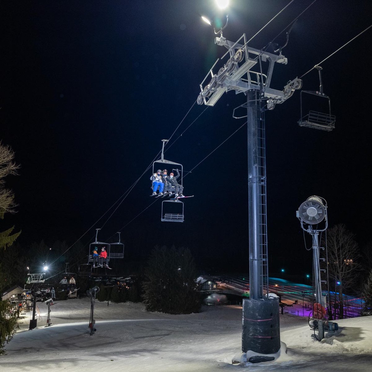 SnowTrails's tweet photo. Grab an Evening Lift Ticket to get your laps going🏂⛷ keep that heart happy💙 and those smiles flowing!😃 https://t.co/nyftCHqDsw
#SnowTrailsOH #Snowmaking #SkiSlopes #Skiing #Snowboarding #Ohio #WinterFun #SkiOhio #OhioFindItHere #OhioExplored #AsSeenInOhio #OptOutside https://t.co/psjgdlHA2o
