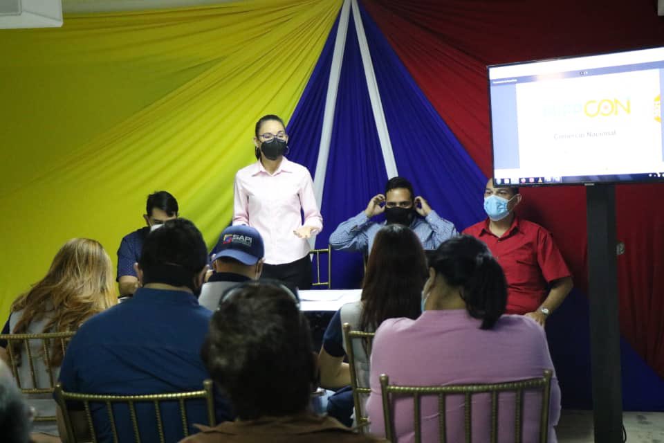 eneidalayave's tweet photo. 2/2 En esta jornada también participarán las regiones de Caracas y Miranda. La idea es incorporar al estímulo productivo a esas empresas que están naciendo en el país, sin trámites burocráticos, tal y como lo instruyó nuestro presidente @NicolasMaduro. #DiálogoEsPaz https://t.co/LbHOA9c9gj