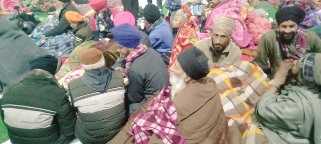 theanilsharda's tweet photo. अभी का हाल ये है गाज़ीपुर बॉर्डर का।
किसान आते जा रहे हैं और @RakeshTikaitBKU  टिकैत मज़बूत होते जा रहे हैं। आंदोलन बढ़ता दिख रहा है।
#gazipurborder https://t.co/wmLNH9rPDG