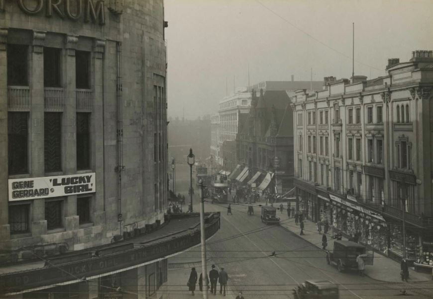 Liverpool1207's tweet photo. The Forum Cinema on Lime Street opened in 1931. It closed on 29th January 1998, and sadly still lies empty, strewn with graffiti, and continues to deteriorate. 
Lime Street needs this building to utilised. https://t.co/cKm0CXXZGk