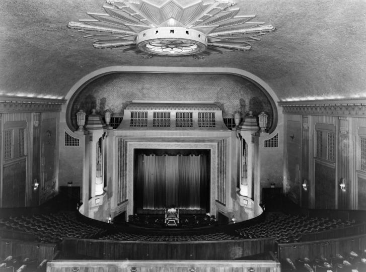 Liverpool1207's tweet photo. The Forum Cinema on Lime Street opened in 1931. It closed on 29th January 1998, and sadly still lies empty, strewn with graffiti, and continues to deteriorate. 
Lime Street needs this building to utilised. https://t.co/cKm0CXXZGk