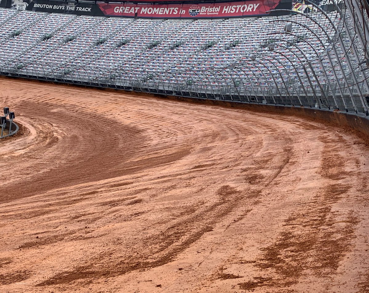 Here's one thing dirtier than hedge funds... 

Check out the scenes as Bristol Motor Speedway transforms. #ItsDirtBaby 

https://t.co/saJUQR5eVt https://t.co/hIwGdJfotl