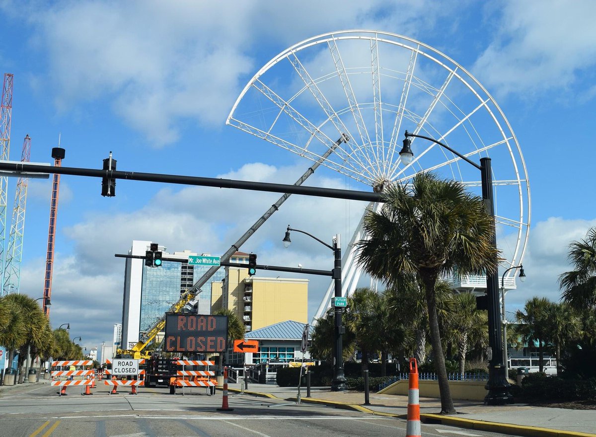 MyrtleBeachGov's tweet photo. The @SkyWheelMB looks like a giant Pac-Man today, as a crane disassembles the huge spokes.  The SkyWheel is being dismantled temporarily so that it can receive a complete facelift, including a new light show.  The wheel will be back in place this spring. https://t.co/bTwNrIlFAP