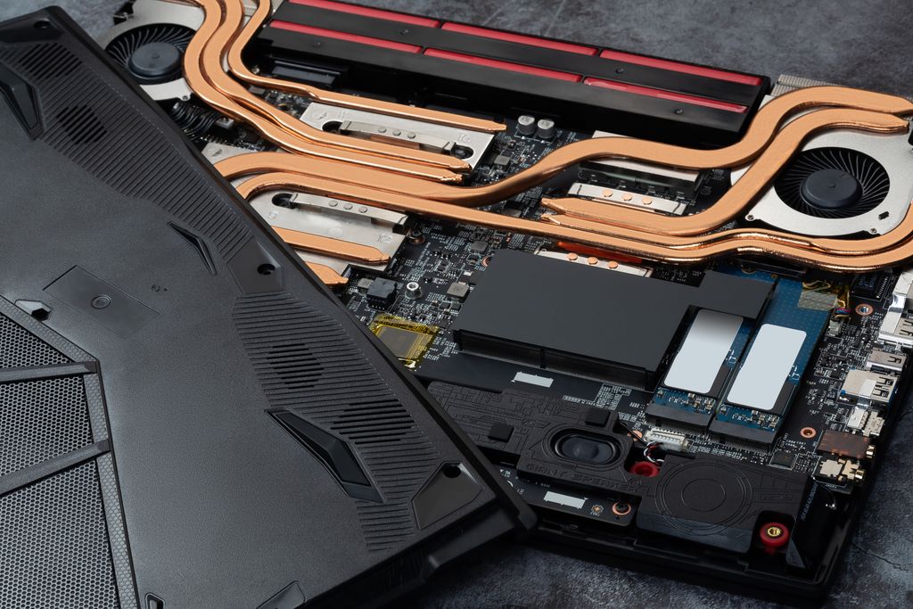 msi_polska's tweet photo. Tak wygląda laptop MSI Alpha 15 od środka 😍 Na pokładzie wykonany w 7-nanometrowej technologii procesor Ryzen 😉
#MSI #Alpha15 #AMD #Laptop #Notebook https://t.co/BJ4eLNrE0L