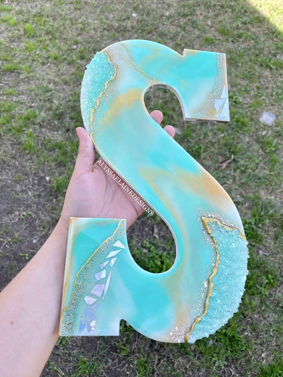alyssaelainedtx's tweet photo. Happy Thursday Friends! ✨

I have no words for this piece. This is it. I’ll never make another piece that’s as pretty as this. There’s no way I can replicate another. 😍

Orders are open for letters &amp; Texas resin pours. 

I’m currently closed for everything else https://t.co/tcPWUSLuhP