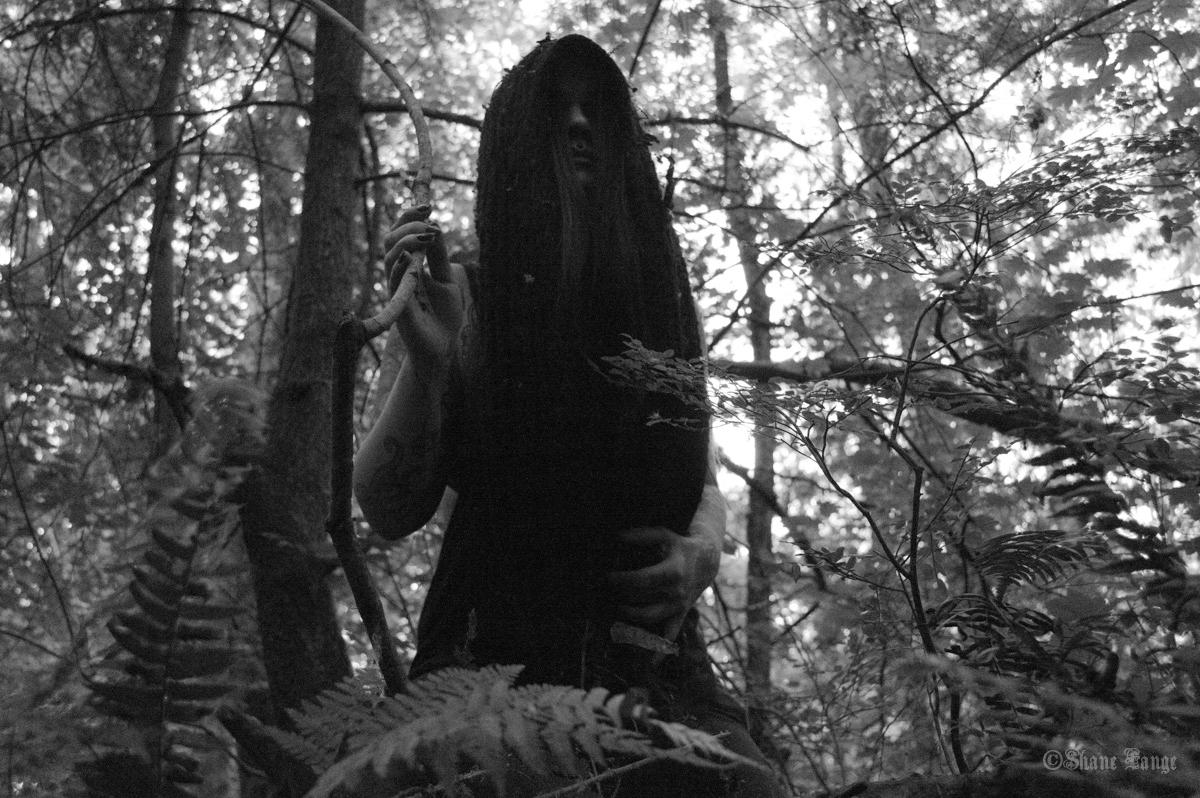 FactotumBC's tweet photo. "Woodwitch Revisited" Week continues with another image from the 2016 series shot at Surrey's Green Timbers Urban Forest. 

Still looking for any Cache Creek / Ashcroft-area models interested to collaborate on similar dark-art projects, feel free to DM.

#Woodwitch #revisited https://t.co/U4iXIPXbnJ