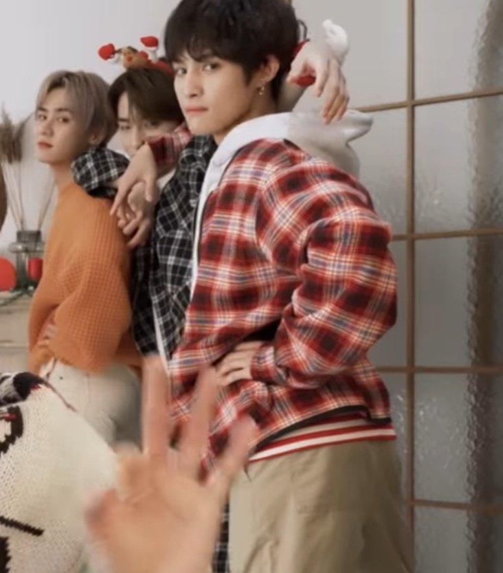 Yangyang and Pompompurin ㅡ A thread.