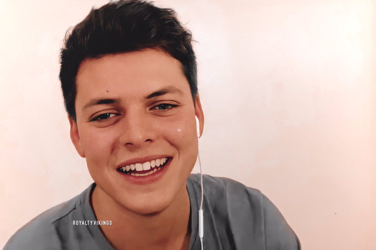 royaltyvikings's tweet photo. mon amour de ma vie. 
direct live Alex ~ Marco IG 🤍 https://t.co/FD8CKcGfCS