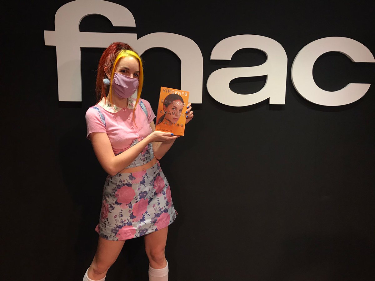 MREdiciones's tweet photo. 🚀¡@AmarnaMiller  sigue petándolo!
✨Lleno total ayer y hoy (dentro del aforo permitido) en su firma de libros en @Fnac_Callao.

¿Has estado? ¡Cuéntanos! https://t.co/ERE57Fg2EU