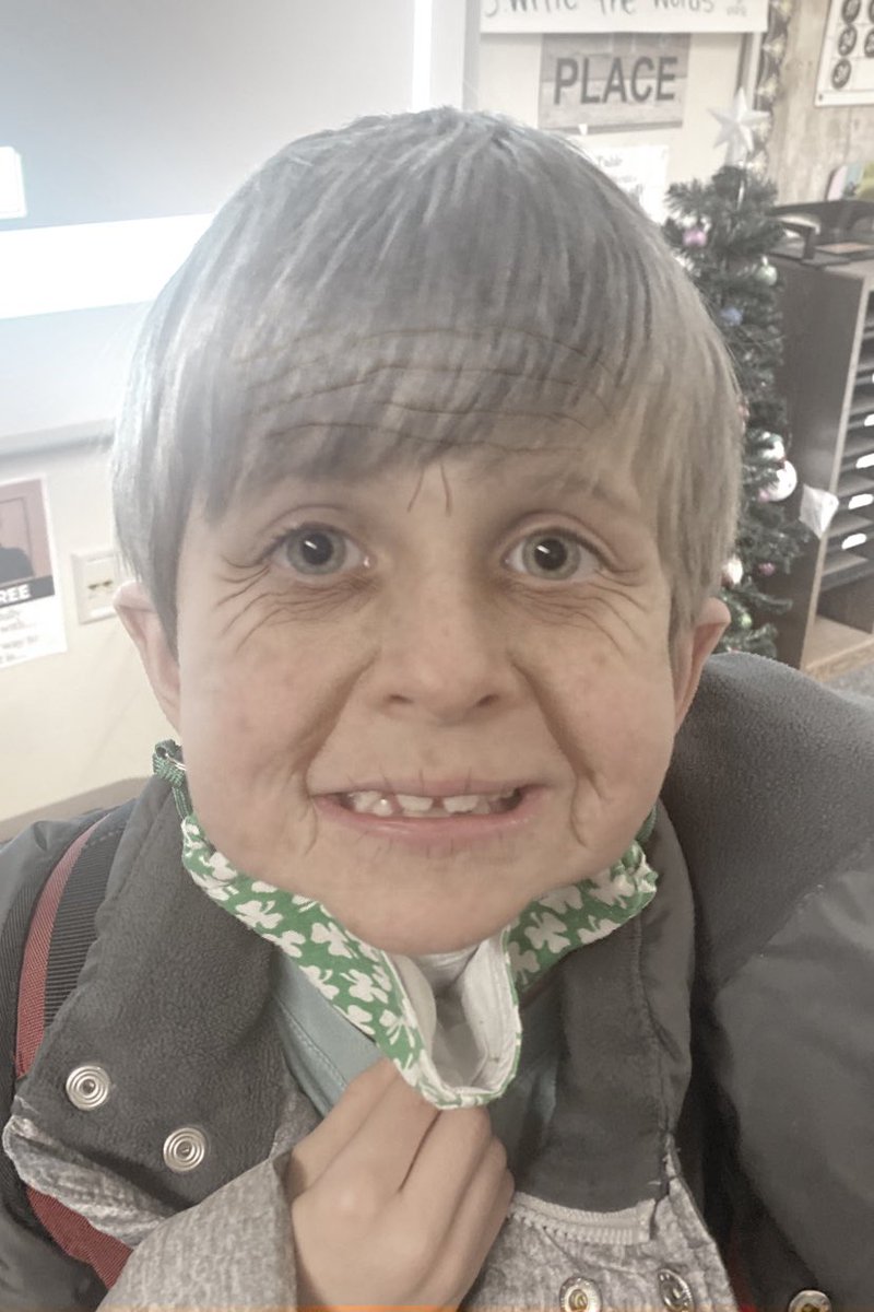 kayleighhh93's tweet photo. My first graders are officially 100 days smarter! They’ve aged a bit, but still pretty adorable! ❤️#mges #firsties #firstgrade #100thdayofschool #agingbooth https://t.co/8hah5Wwz4r