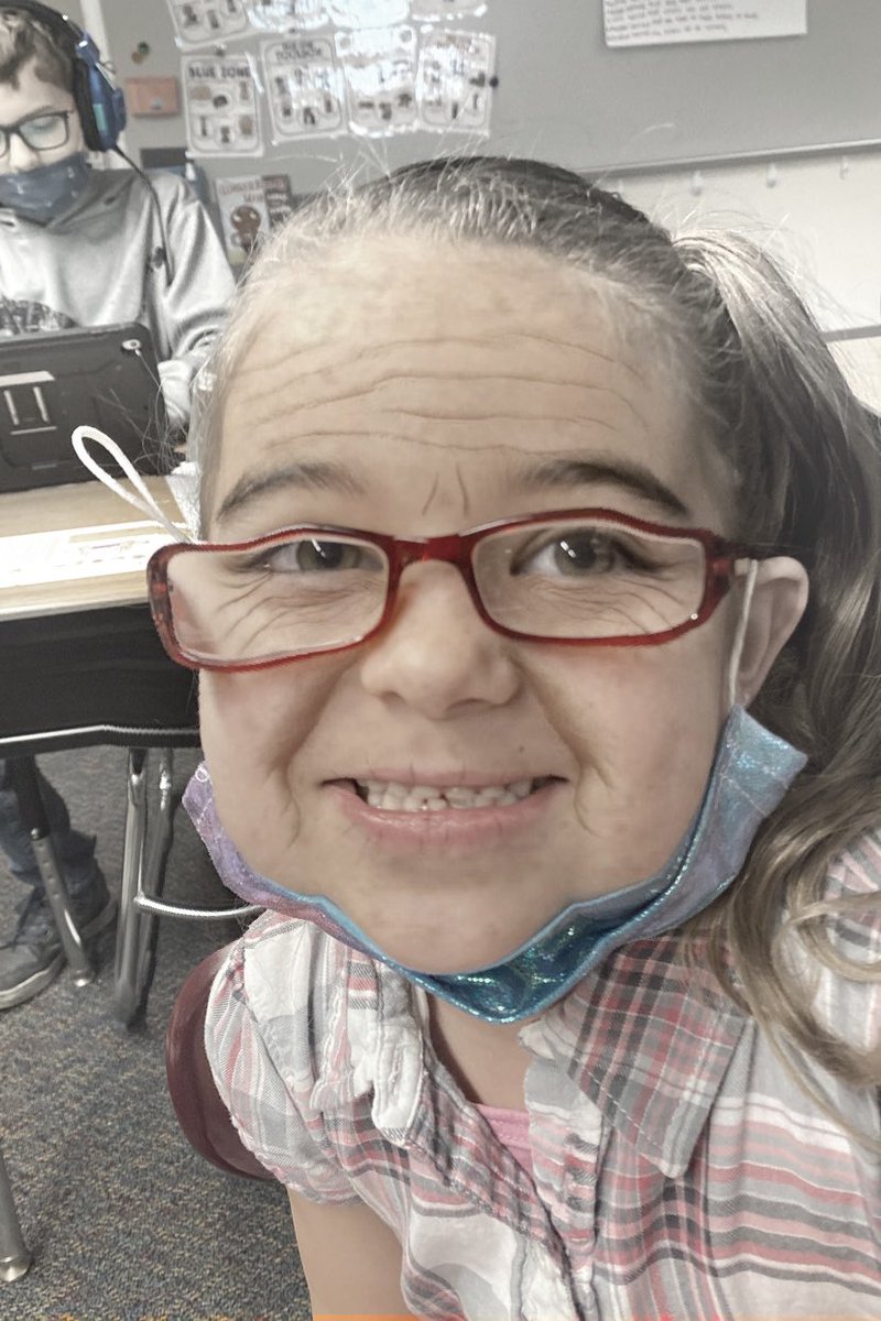kayleighhh93's tweet photo. My first graders are officially 100 days smarter! They’ve aged a bit, but still pretty adorable! ❤️#mges #firsties #firstgrade #100thdayofschool #agingbooth https://t.co/8hah5Wwz4r