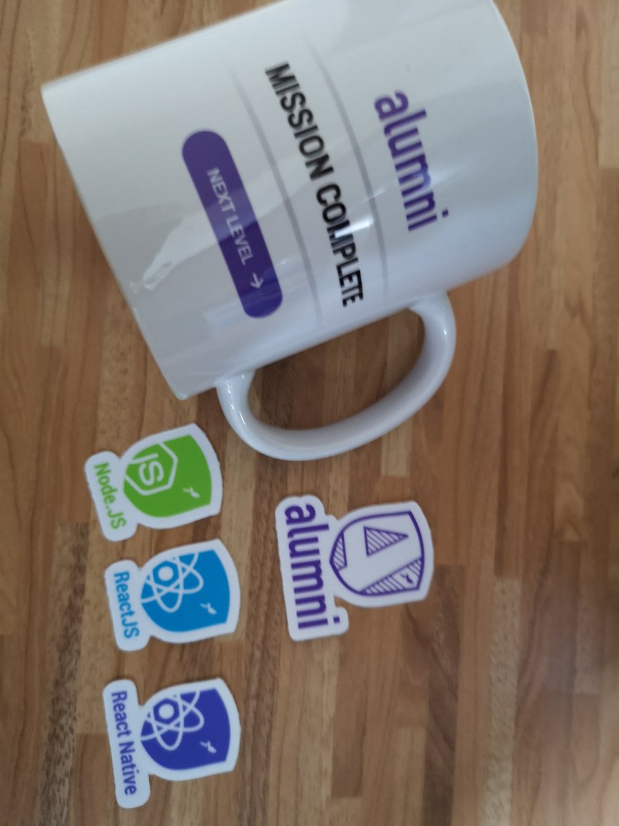 andrerios's tweet photo. Obrigado @rocketseat e @dieegosf
Minha caneca e adesivos chegaram hoje aqui em 🇵🇹
#gostack https://t.co/jST8aBIuFg