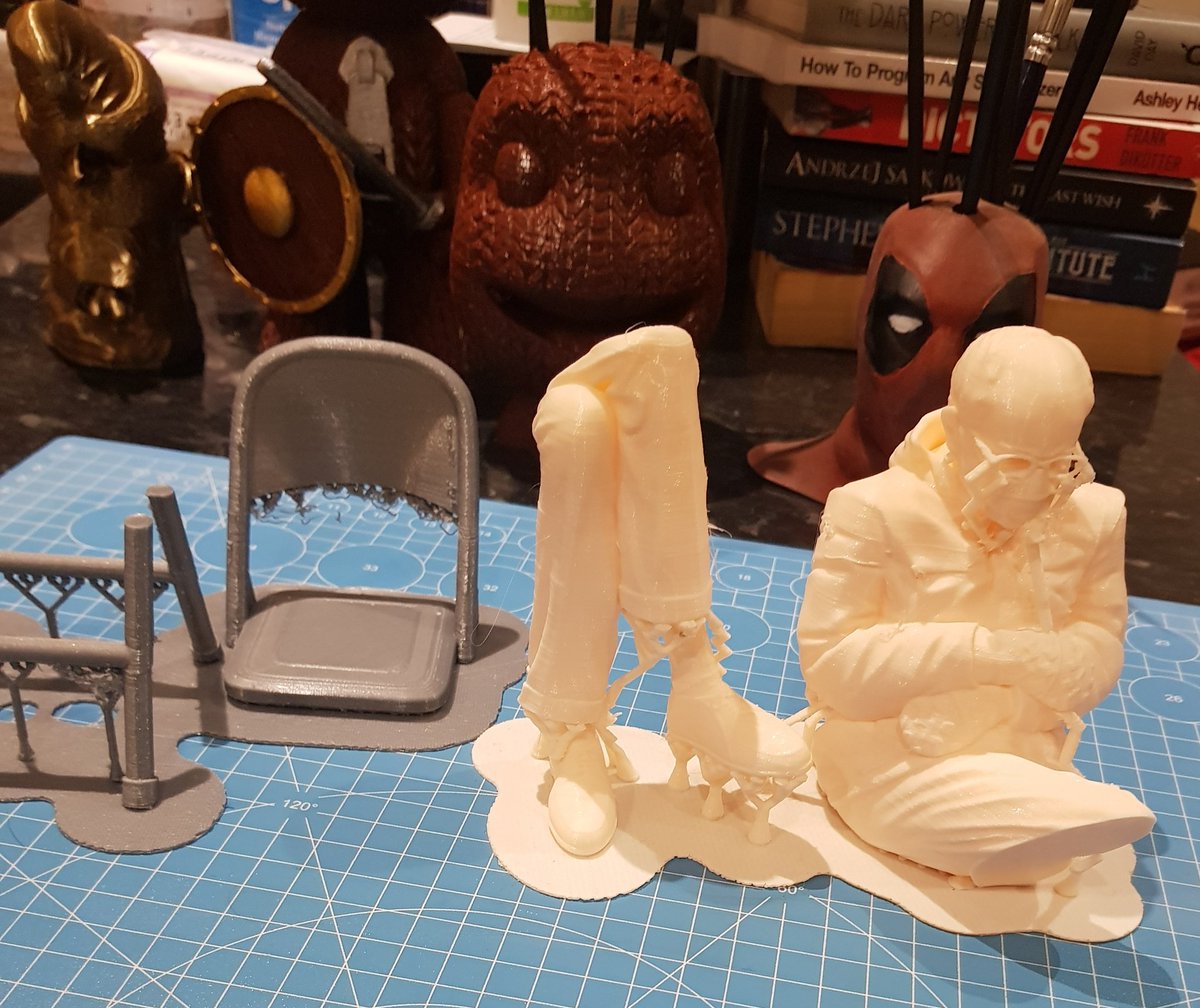 EnochRootDreams's tweet photo. #3dprinted #InaugurationBernie supports removed ready for painting tomorrow...printed on an @anycubic3dprint 4Max pro...model designed by the talented @ChelsC423 https://t.co/J6ZoXeFKw6
