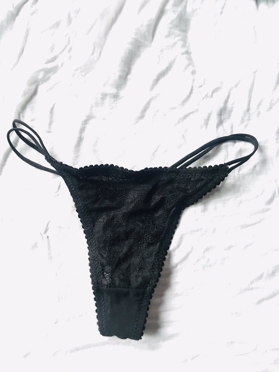 PEYAVALI14's tweet photo. Hi guys ,I’m selling these beautiful panties that don’t print N$30 each . Also selling a pack of 10 ,Just for $150 . https://t.co/cdaOysYm4T