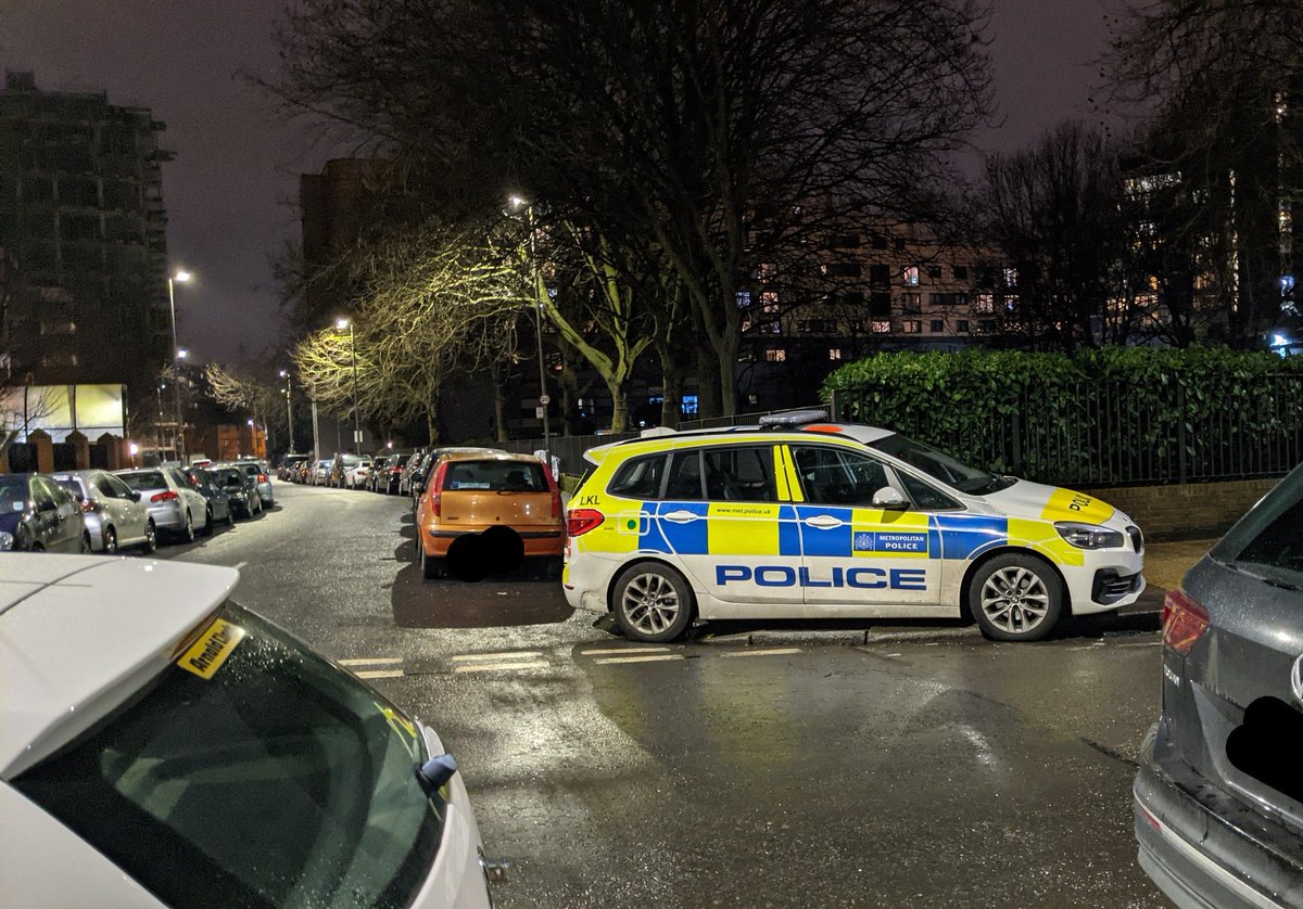 danny_dongle's tweet photo. Walked past this..Pretty sure you're not supposed to park like this...no offense but if somebody crashes into you then I guarantee you'll blame the other person..sort it out mate, probably won't even get a ticket  @metpoliceuk #dowhattheywant #rulesgobothways https://t.co/zCeBzA5F3o