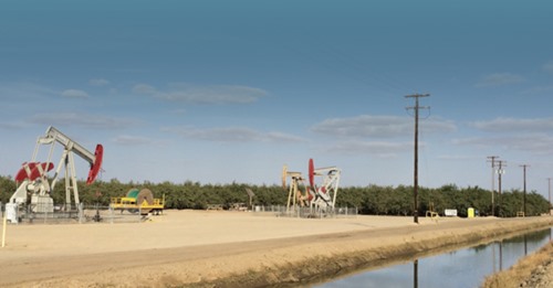 DanBacher's tweet photo. A new report released by Earthworks reveals that "green" #CA is actually one of the nation's worst states when it comes to regulating oil & gas industry waste. #Inactionisinjustice #lastchancealliance #oilmoneyout #WalkBackTheFrack #BigOil #unfrackcal https://t.co/C9iVCsxE4N https://t.co/FEDHO5X7LZ