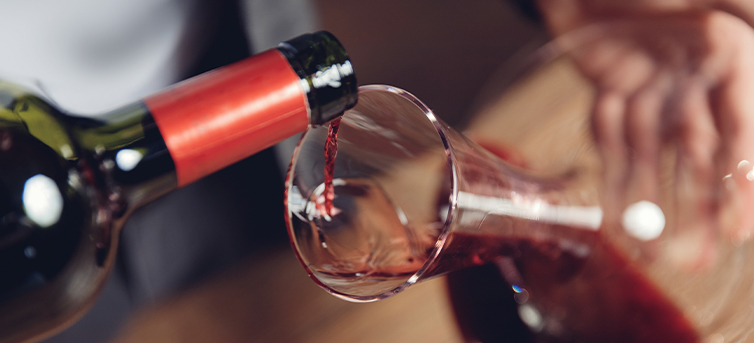 Carafage et décantation : les bonnes pratiques !  obrist.ch/fr/carafage-et… #vin