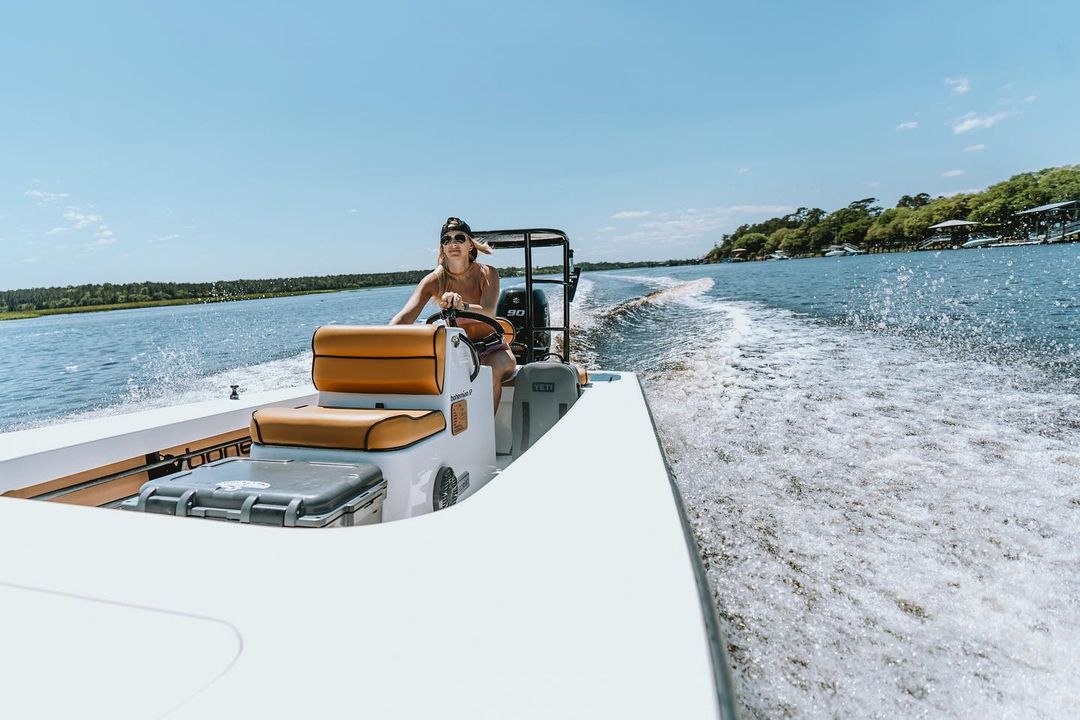 islandbrandsusa's tweet photo. Rollin' out to the redfish rodeo.

#islandlocals #redfish #saltwaterflyfishing #madeforeasydrinking 
📸: Nina Taylor https://t.co/qxBTemQkZA