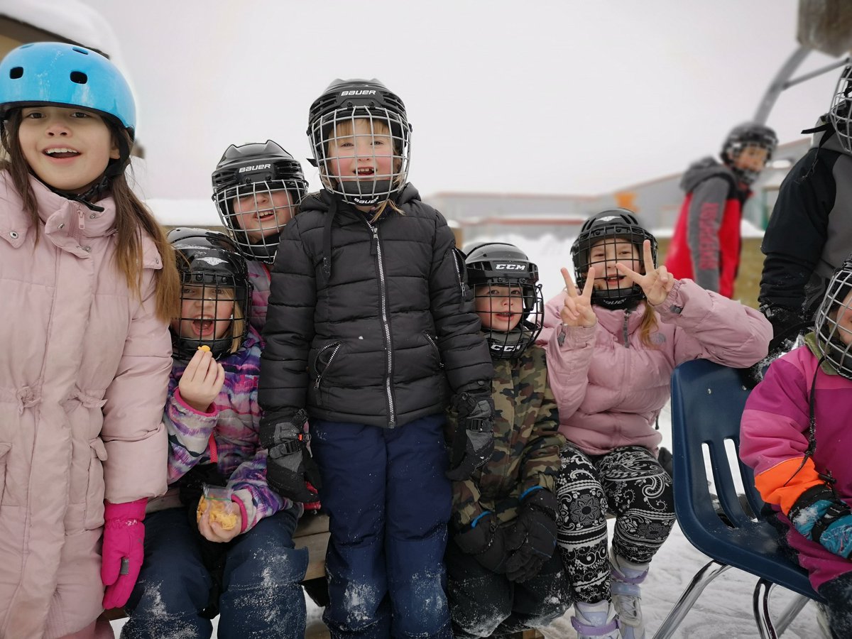 chilcotinwalsh's tweet photo. We love winter! Get outside! TODAY!!! #TMO4sd27 #sd27learns #anahimlakelearns https://t.co/Gj8jJWmfXX