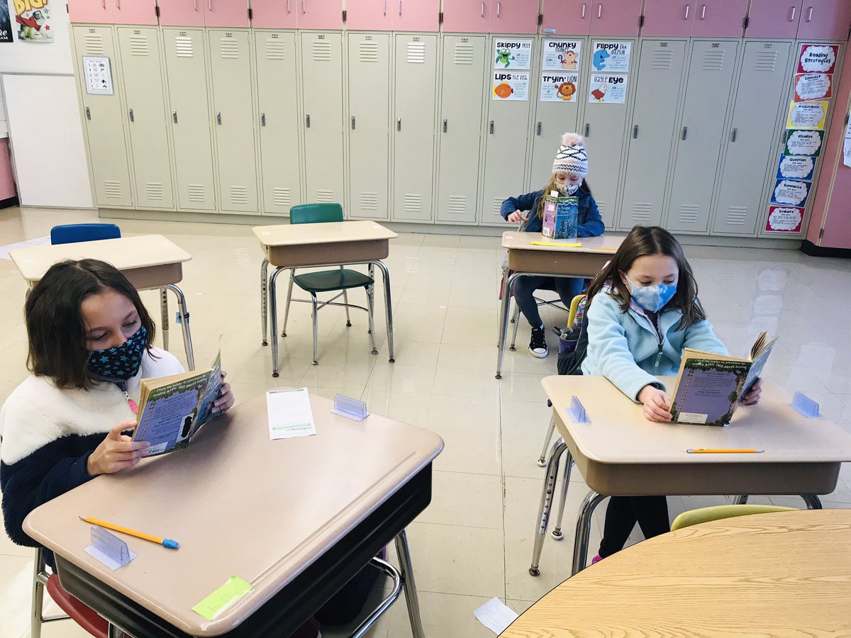 MissBertoncin's tweet photo. Today in Explorer’s Club we started our chapter book unit study. We had a little medical adventure back in time and had a blast! We made goals for ourselves and added our first medical character on @googleclassroom as we answered our comprehension questions.📚🏰#novelty #choice https://t.co/G0M1F5af7f