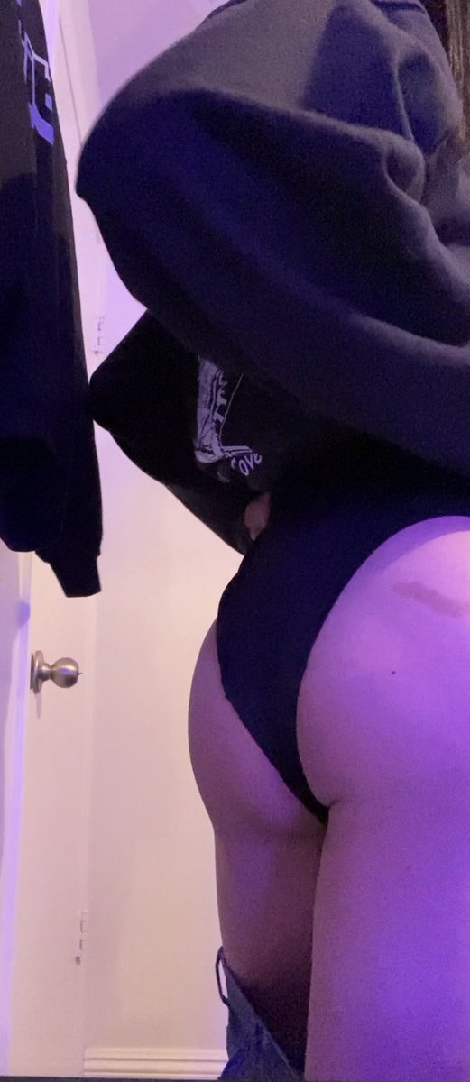 LightswitchMy's tweet photo. These are some pictures from that I took for a DM but they were too good not to post 🤔 #femboy #femboys #thighs #cosplay #femboyfriday #femboyhooters #femboyfashion #femboytrap #trap #pog #pogchamp #pawggoddess #sissyboys #sissyfag #twinks #assbutt #cute #butt #twinkass #cuteass https://t.co/VoMmrj1RuU