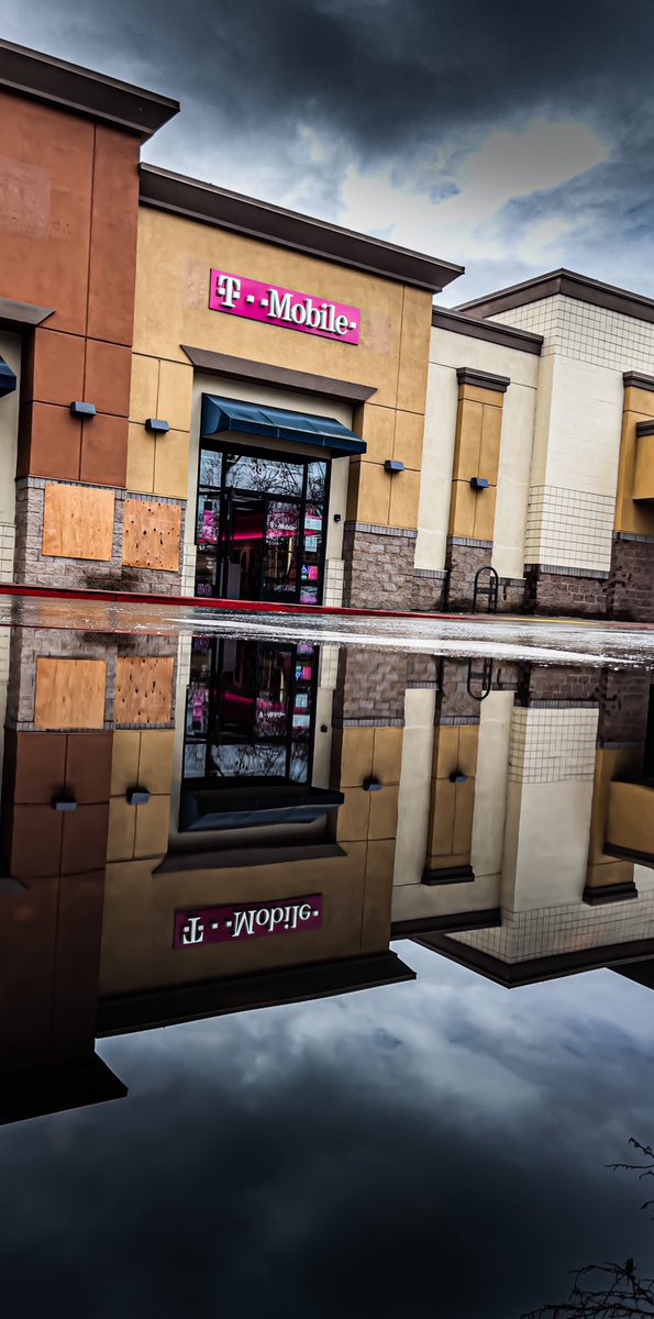 📷 pc: #Taza #theHUB #tmobile <a href="/aimzworld/">aimz</a> <a href="/Ant_Caravalho/">Anthony Caravalho Metro</a> @DejaMinusTheVu