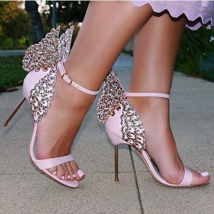 Aripoza's tweet photo. ¿Que opinan? ¿Si se las pondrian?
#Zapatillas #mariposas #calzado #fashionstyle #estilo #moda #fiesta #ropa #mujer https://t.co/d0WrtsofQS