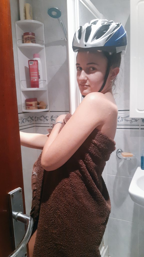 elena27o's tweet photo. Hora del baño https://t.co/BFzy9gwwdd