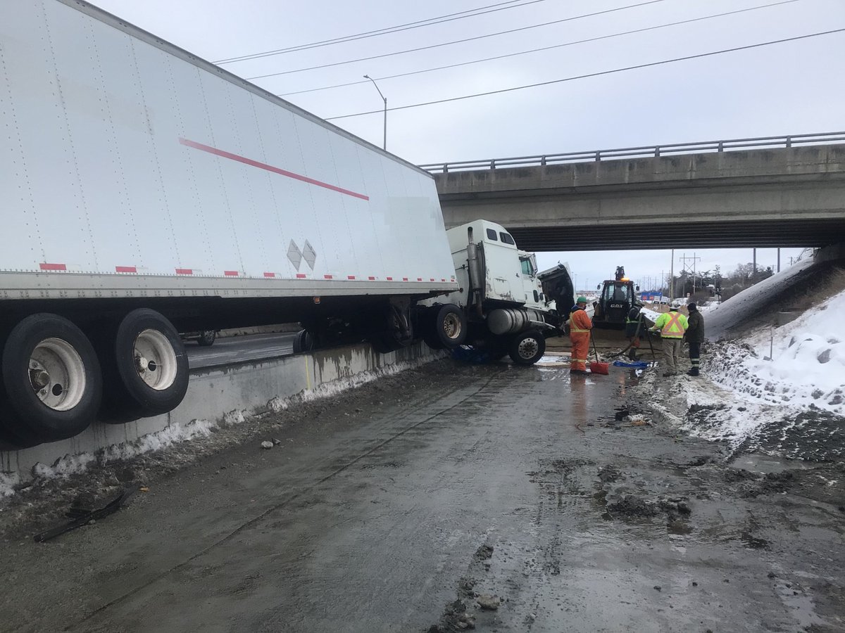 drainall's tweet photo. Today our #EmergencyResponse Crew responded to an accident on the 174 Highway Eastbound. Pleased to say there were no injuries. Our quick response time and knowledgeable Team contained and minimized the spread of fuel and oil from the incident. #247emergencyservices #spillcleanup https://t.co/ud4QyBRB8k