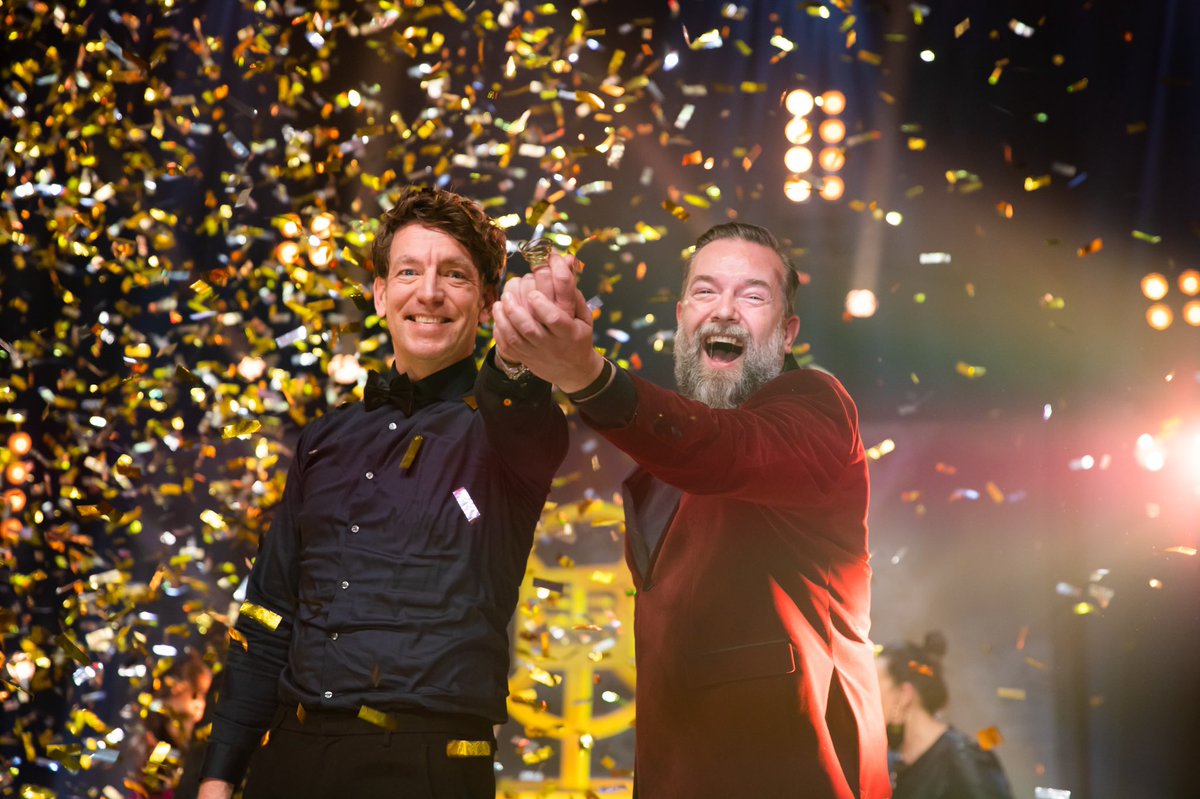 WE HEBBEN DE GOUDEN RADIORING GEWONNEN! 🎉 Wauw. Wat een ongelofelijk mooie bekroning op ons werk. Bedankt voor alle lieve berichten en stemmen. 🙏❤️ #morgenvroegvieren #jwstartop 

📸 AVROTROS / Joyce Hoedelmans