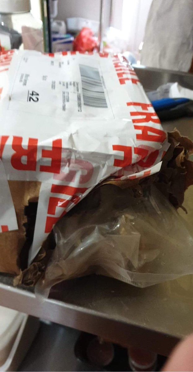 MakeUniqueBags's tweet photo. @dhlexpressuk hello, your delivery guy damaged my parcel and not delivered item but nobody responded to my claim. Can you help please? #dhlDamageparcel #dhlDoor2door https://t.co/ybECPmfQ5k
