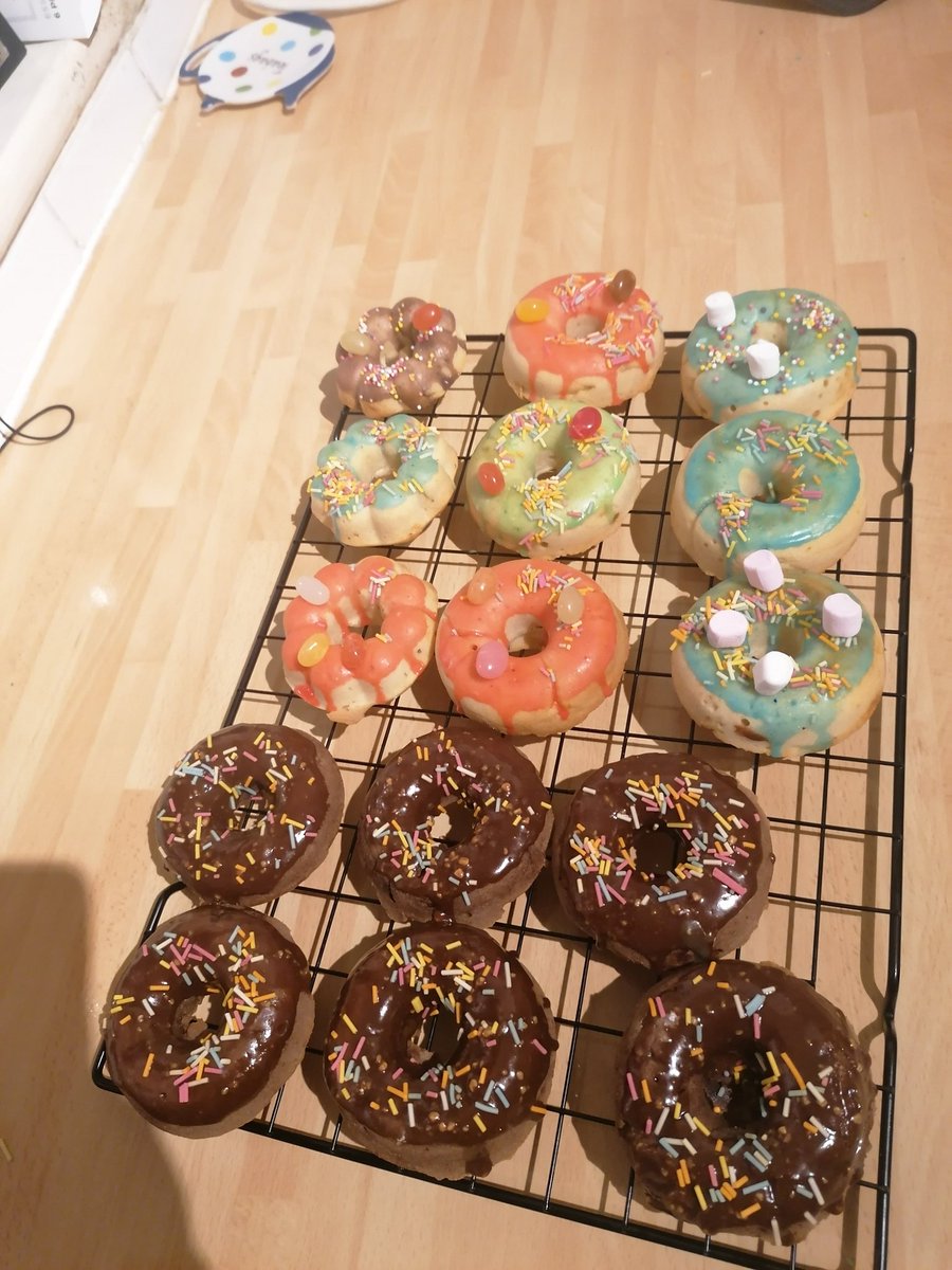 itsacharlotte13's tweet photo. This week's baking challenge, doughnuts! These are @tescofood baked doughnuts. They taste amazing!! #bakingnight #doughnuts #doughnutsofinstagram #chefathome #bakeddoughnuts https://t.co/PzXMdqLl0S