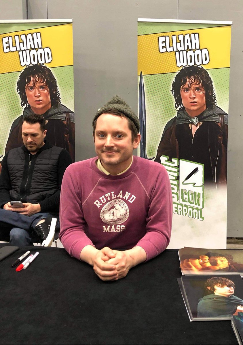 ftloscifi's tweet image. Guess who’s 40 today ?! 

It’s the awesome @elijahwood Happy Birthday from all of us 🎂 

Who met him at @comconliverpool in 2019 ❓

#ElijahWood #LordoftheRings #TheHobbit #BacktotheFuture2