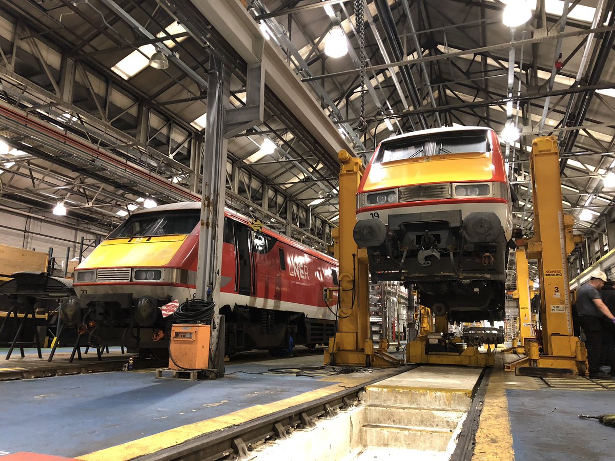 91127 and 91119 in Bounds Green depot on 15 October 2018