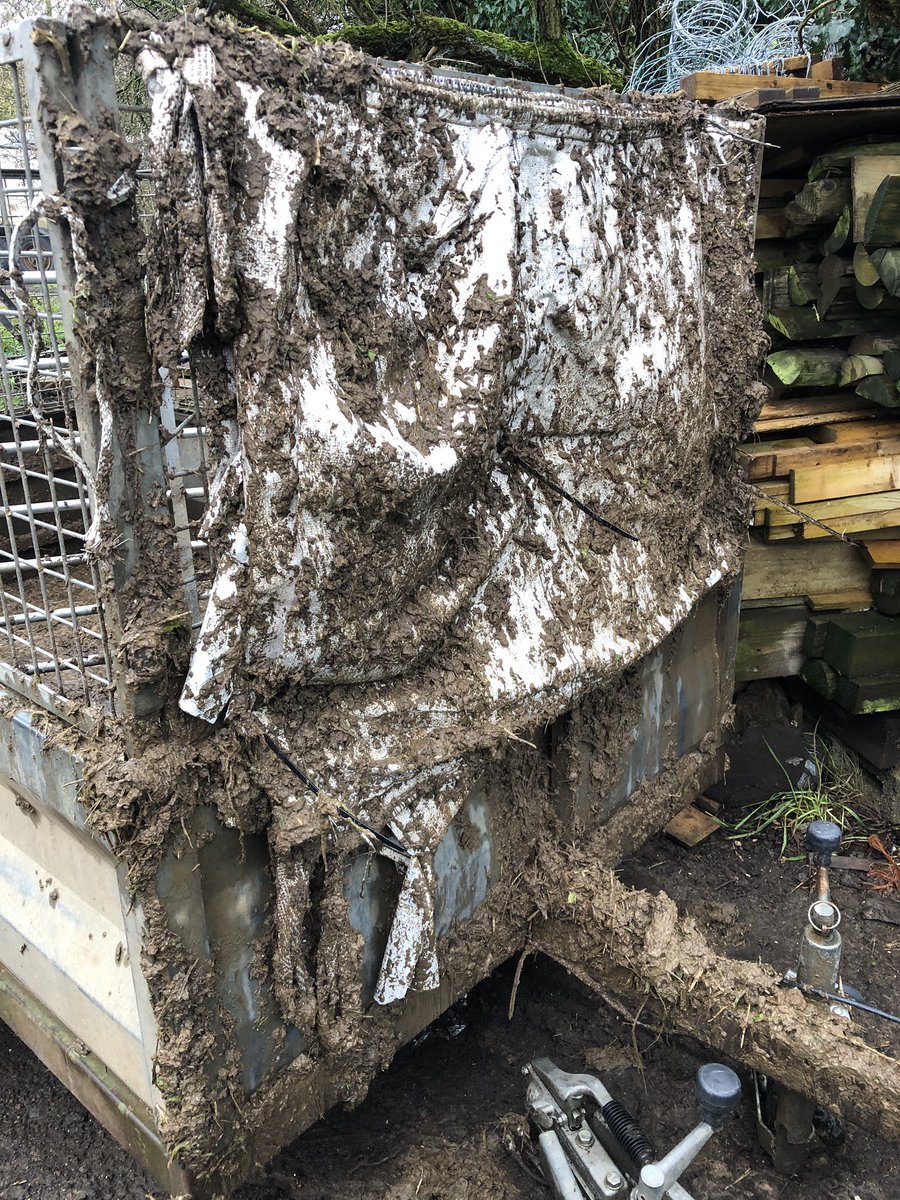 Childs295Greg's tweet photo. You lend a bloke your trailer and it comes back with half his field. #bitwetout #farming #muddy #comebacksnow https://t.co/2Q2Er4rPmK