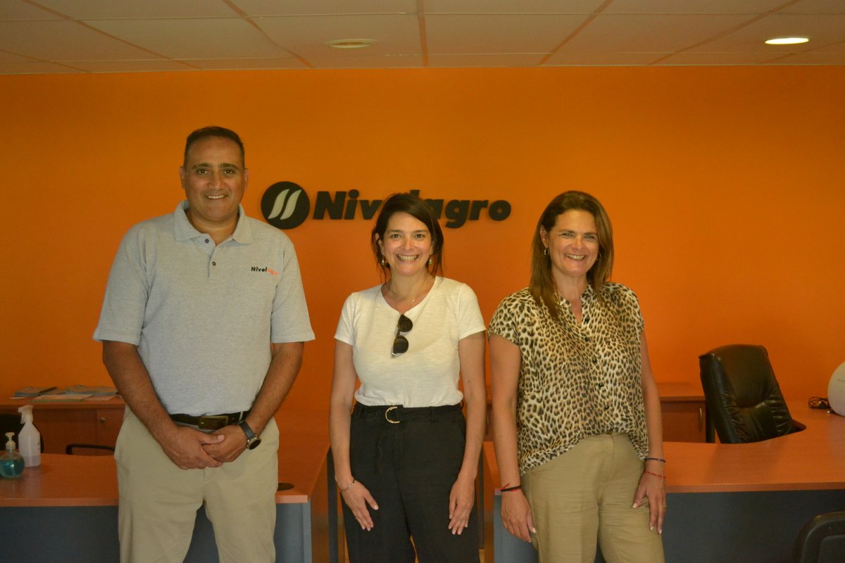 UNAVincula's tweet photo. #Agradecer 

El placer de crecer junto a pares que admiramos.

Hoy compartimos el espacio de la #TribuDigital con el equipo de @nivelagro y una Facilitadora Invitada de lujo, @ZulbertiMariela 

#ExperienciaDeUsuario #Diversidad #Innovacion #Equipos
#Comunidad #NivelAgro https://t.co/5PWAFNNogP