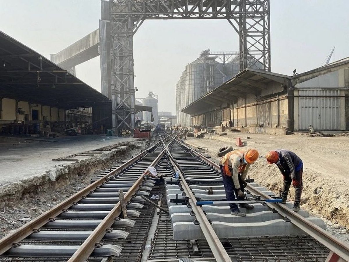 Jakepor21's tweet photo. Track laying for the Apapa Port Spur Line was completed on 25th Jan 2021. https://t.co/wTIqIHuXAO